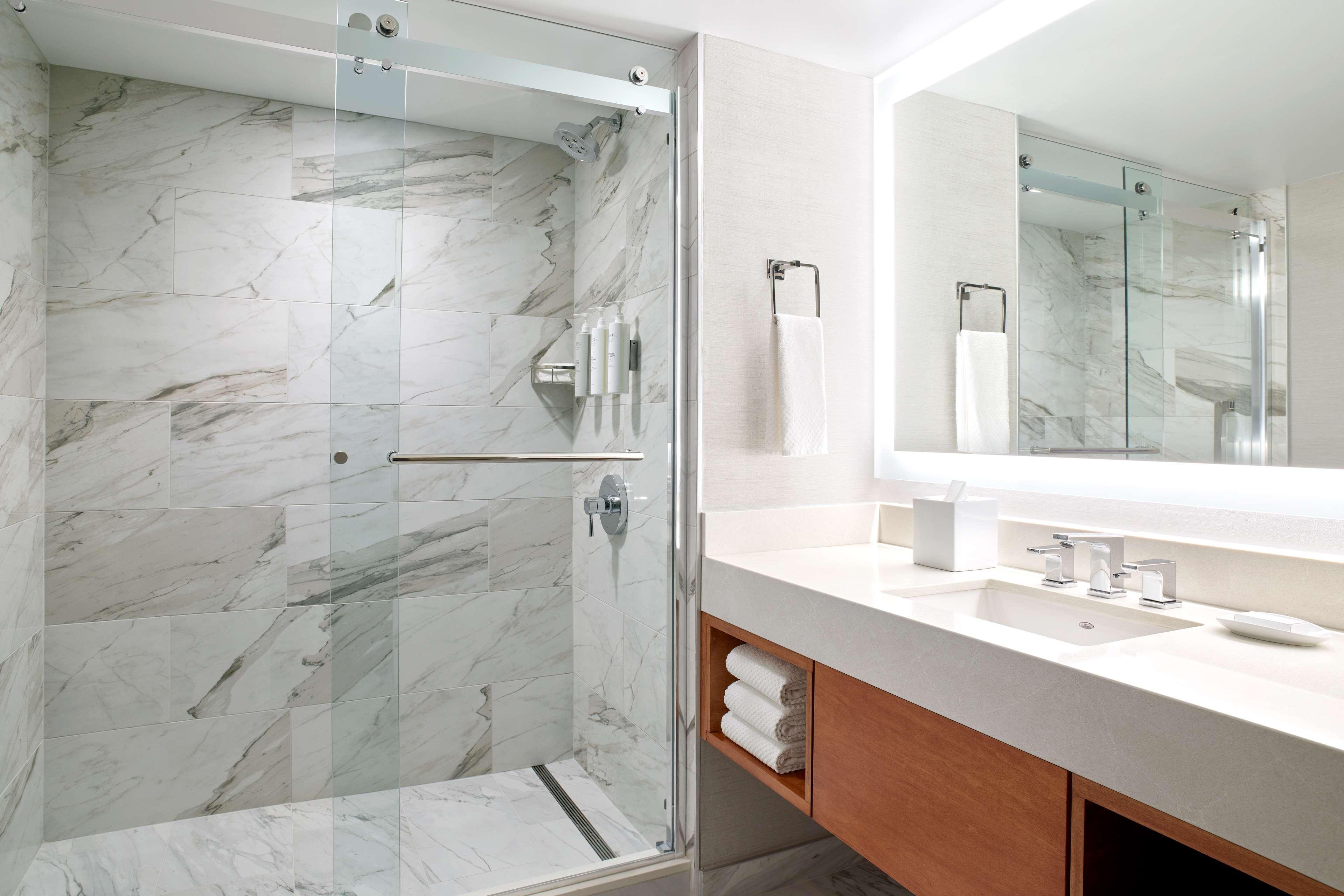 Embassy Suites By Hilton Washington Dc Convention Center Екстериор снимка
