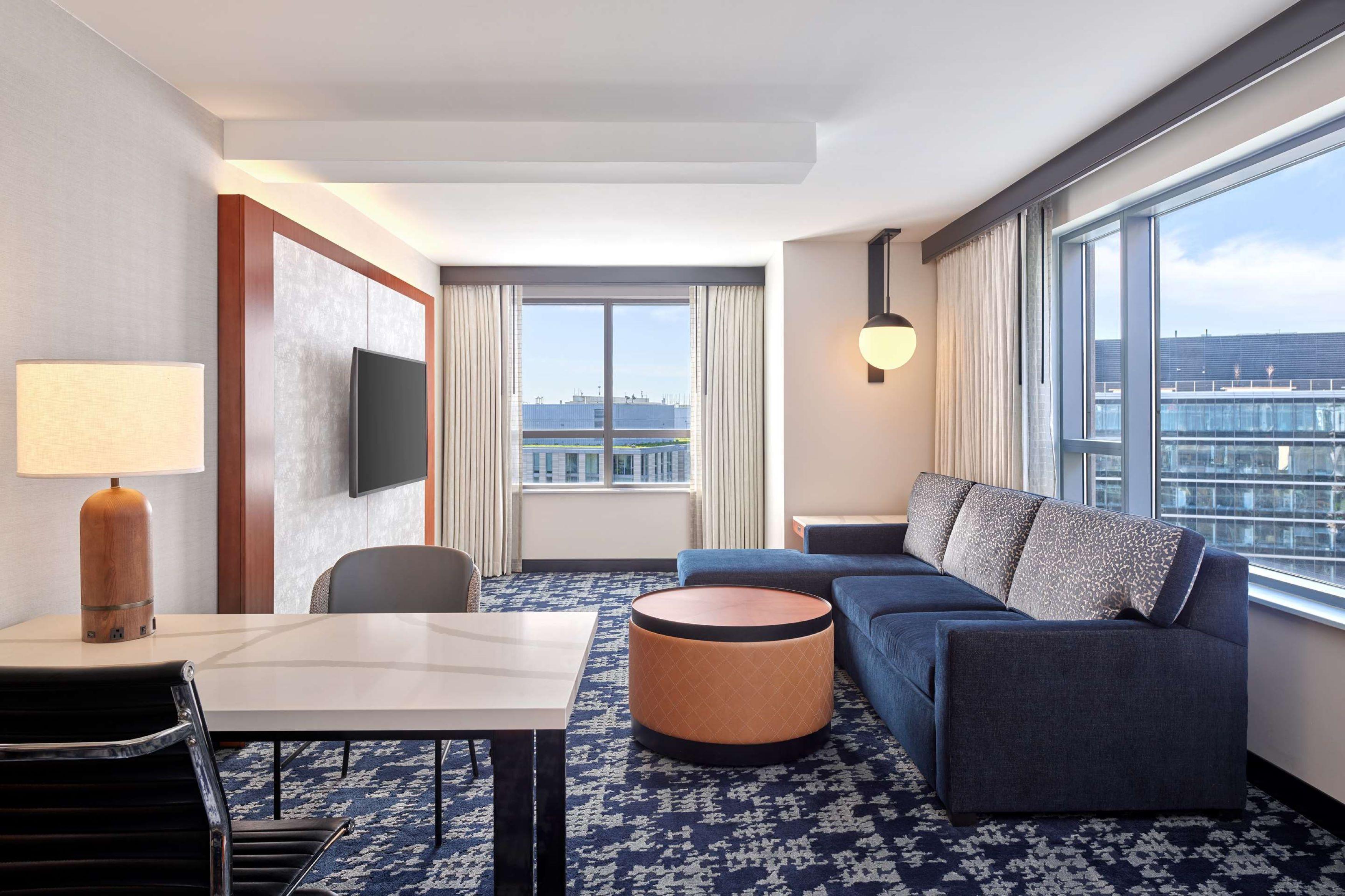 Embassy Suites By Hilton Washington Dc Convention Center Екстериор снимка
