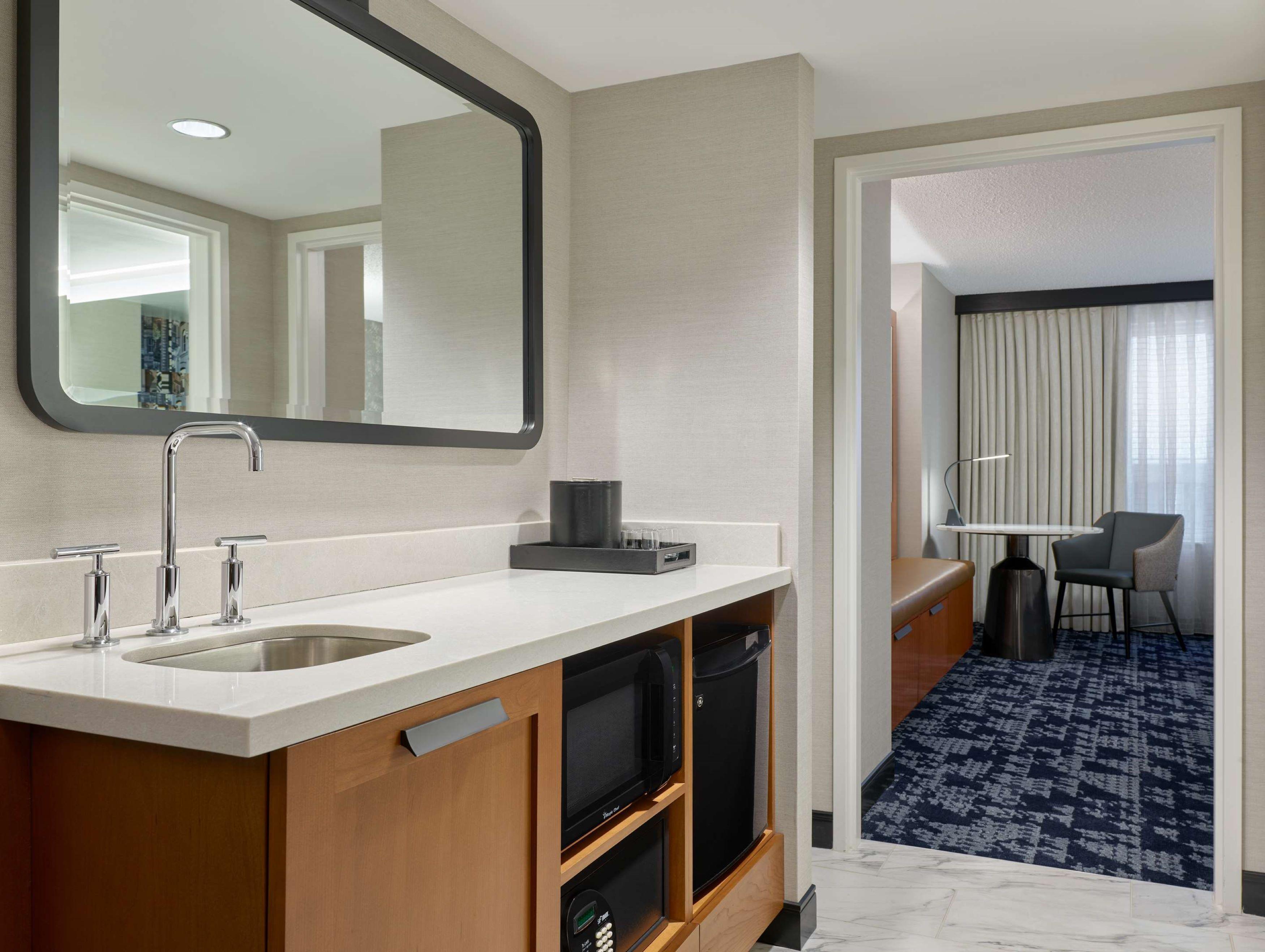 Embassy Suites By Hilton Washington Dc Convention Center Екстериор снимка