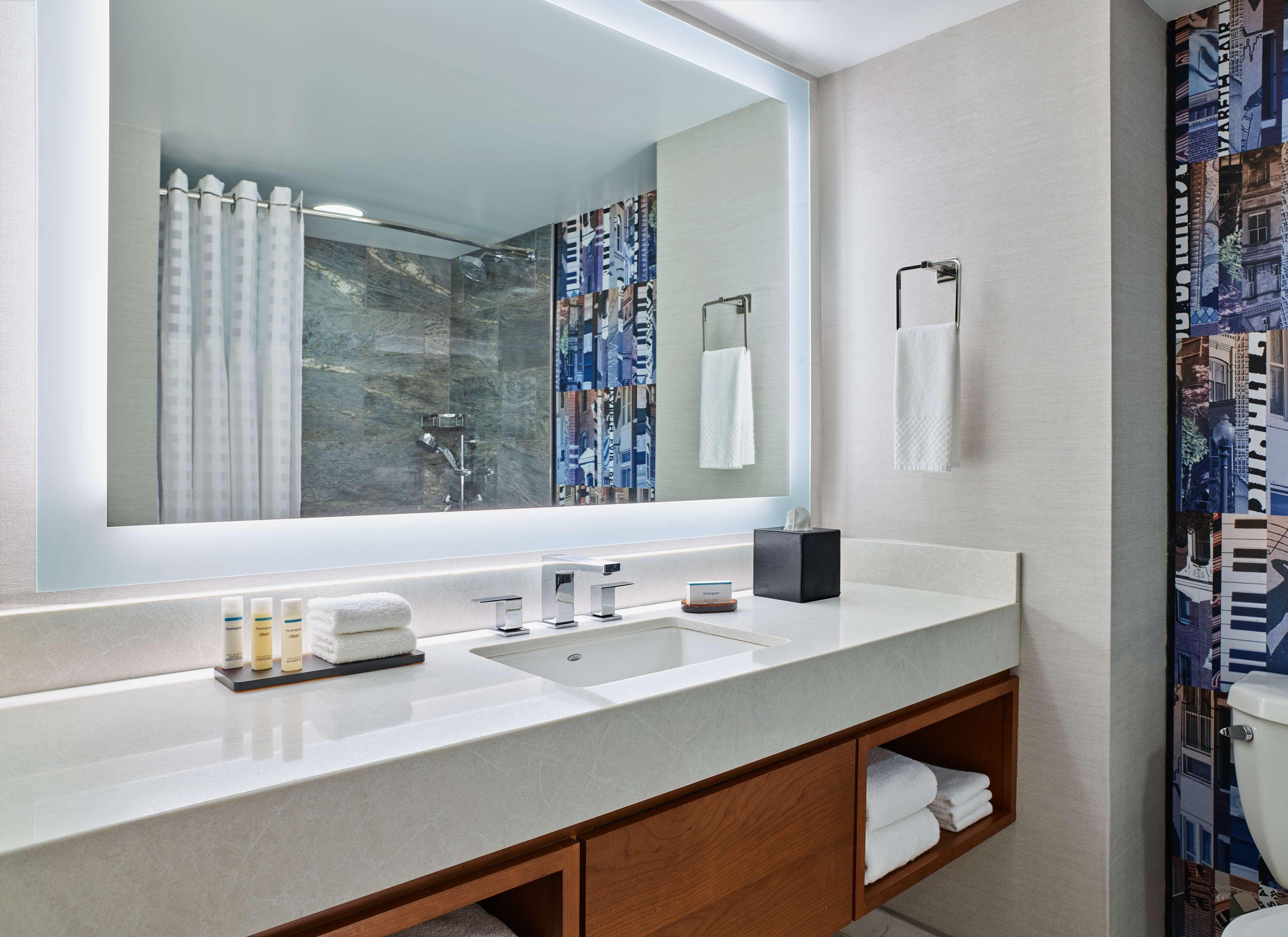 Embassy Suites By Hilton Washington Dc Convention Center Екстериор снимка