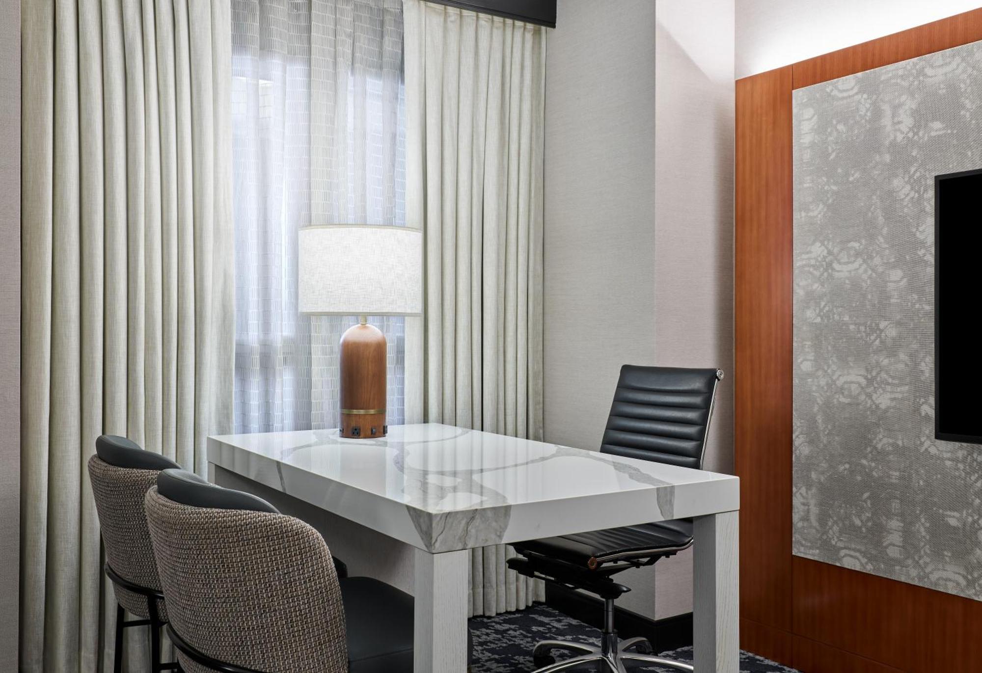 Embassy Suites By Hilton Washington Dc Convention Center Екстериор снимка