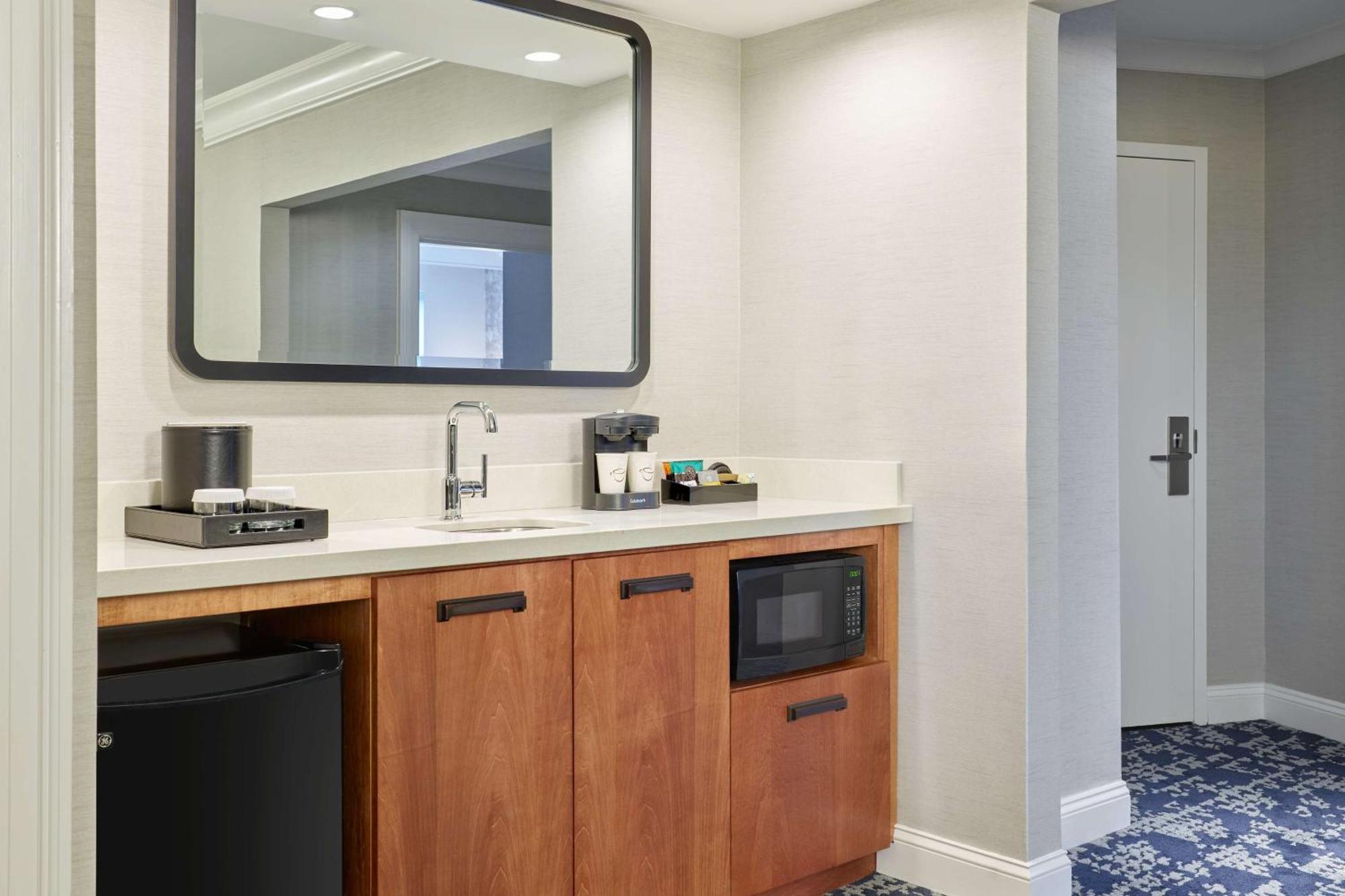 Embassy Suites By Hilton Washington Dc Convention Center Екстериор снимка